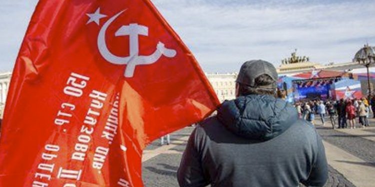 LETONIA. Al menos 26 arrestados por querer poner flores en un monumeto para celebrar el Día de la Victoria