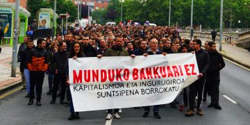 Barakaldo registró una nutrida manifestación contra el Banco Mundial y su farsante conferencia