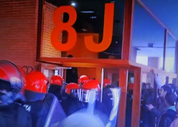 Mientras los partidos institucionales hacen campaña electoral, desahucian a un vecino de Erandio (+ vídeos)