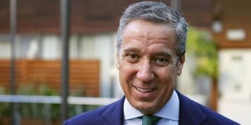 Zaplana, que fue puesto en libertad por su estado «terminal», consigue también una cuenta bancaria