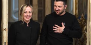 La lógica buena sintonía y afinidades de Zelenski con la extrema derecha italiana