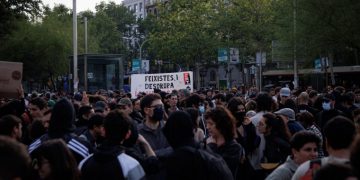 Cientos de personas acuden en Barcelona a manifestarse contra el fascismo
