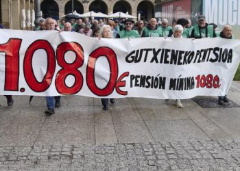 Pensionistas se movilizan en las capitales vascas por una pensión digna