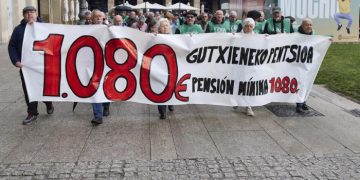 Pensionistas se movilizan en las capitales vascas por una pensión digna
