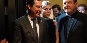 ¿Quién es este sacerdote amigo del Presidente de la Junta de Andalucía?