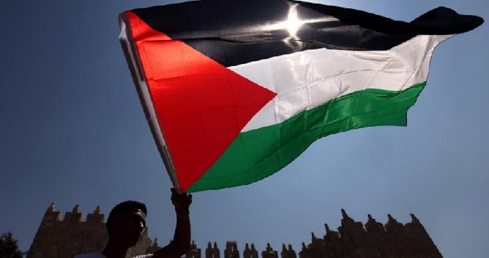 GRECIA. Decenas de ayuntamientos izan la bandera palestina