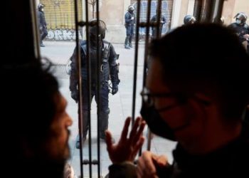 Una mujer de 56 años se suicida minutos antes de ser desahuciada de la vivienda