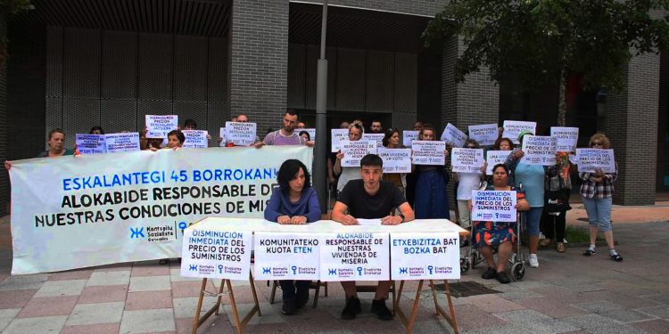 Denuncian en Pasai Antxo la vivienda social de miseria gestionada por Alokabide (+ vídeos)