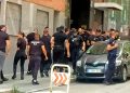 Quince matones intentaron desalojar La Enredadera; se fueron sin lograr su objetivo protegidos por la policía