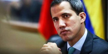 A Guaidó le preguntan de qué vive en EE.UU. y él se sale por los cerros de Úbeda