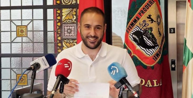 Asier, El Breve: alcalde dimite solo horas después de asumir