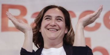 Así compraron los «socialistas» los votos de Colau para conseguir la alcaldía de Barcelona