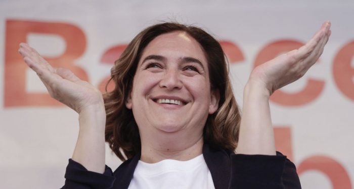 Así compraron los «socialistas» los votos de Colau para conseguir la alcaldía de Barcelona