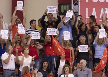 Trabajadores increpan y abuchean a Pedro Sánchez en un mitin en Tenerife (Video)