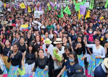 COLOMBIA. Decenas de miles de personas salieron a las calles a respaldar al gobierno