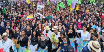 COLOMBIA. Decenas de miles de personas salieron a las calles a respaldar al gobierno