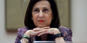 La ministra Robles se burla de los militares que han pedido que no se envíen armas a Ucrania