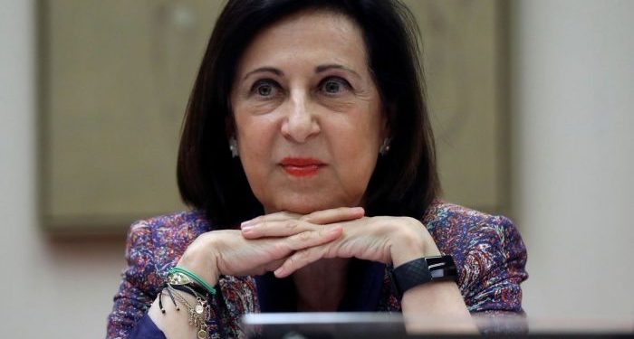 La ministra Robles se burla de los militares que han pedido que no se envíen armas a Ucrania