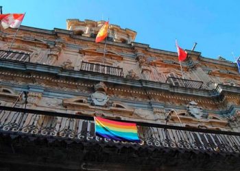 El Ayto de Salamanca no izará la bandera Trans «porque en la fachada no puede colgarse nada» (observen en Semana Santa)
