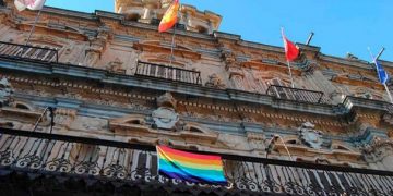 El Ayto de Salamanca no izará la bandera Trans «porque en la fachada no puede colgarse nada» (observen en Semana Santa)