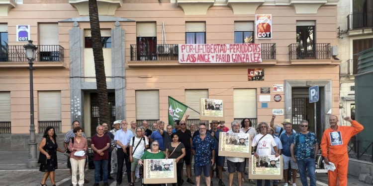 Video e info de inSurgente desde la mesa redonda y concentración ayer en Jerez x la libertad de Pablo Glez y Assange