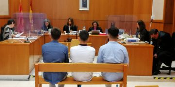 Tres jóvenes han sido condenados a tres años de prisión por lanzar piedras a los mossos en el tercer aniversario del 1-O