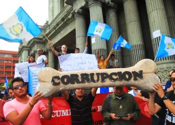 MARCELO COLUSSI. Guatemala: El genio se salió de la botella