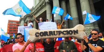 MARCELO COLUSSI. Guatemala: El genio se salió de la botella