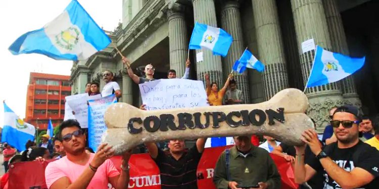 MARCELO COLUSSI. Guatemala: El genio se salió de la botella