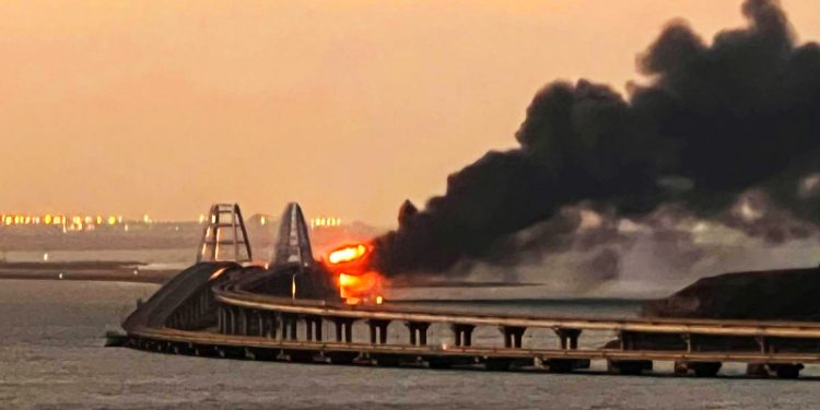 UCRANIA reconoce la autoría de la explosión del puente Kerch, entre Crimea y Rusia