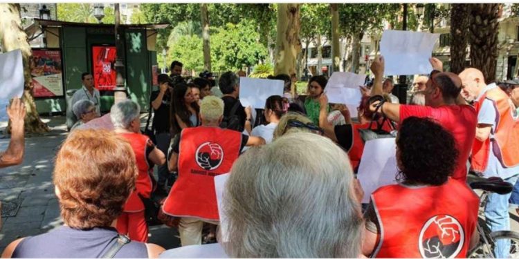 Barrios Hartos irrumpe en el pleno del ayuntamiento de Sevilla