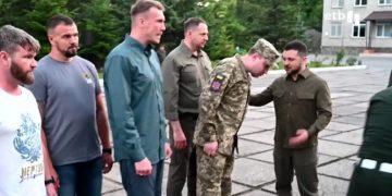 UCRANIA. Comandantes del batallón neo-nazi Azov recibidos como héroes por ZelenskiOTAN