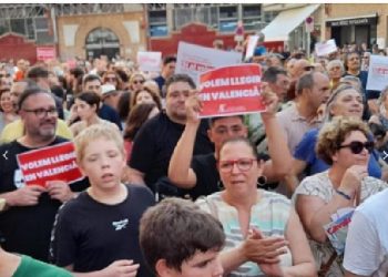 Manifestación contra la censura a publicaciones en valenciá