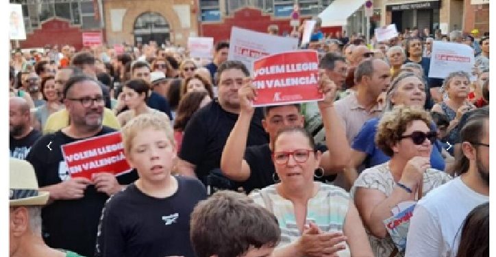 Manifestación contra la censura a publicaciones en valenciá