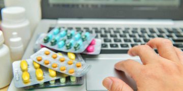 Denuncian a compañías farmacéuticas por financiar a organizaciones de pacientes para que presionen a favor de sus fármacos