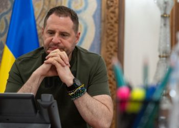 UCRANIA reconoce en un clima de desmoralización que no avanzan