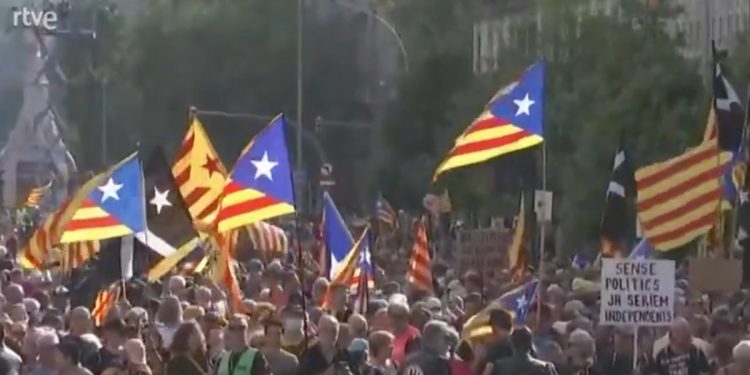 La Asamblea Nacional de Catalunya critica con dureza a Junts y ERC por salvar al gobierno y pide bloqueo