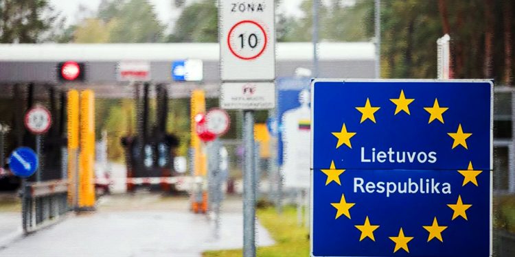 OLEG YASINSKY. Letonia, talando el bosque humano