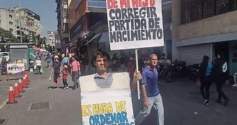 Asier Guridi, refugiado político vasco, de nuevo en lucha en las calles por los derechos de su hijo