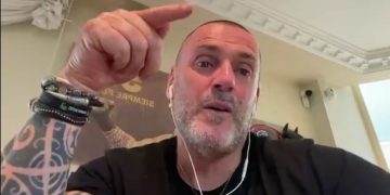 El líder neo-nazi de Desokupa confiesa que la policía le pasa información