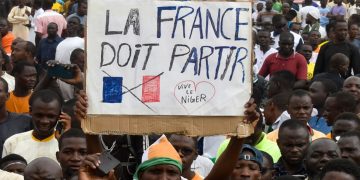 NÍGER. El gobierno da 48 horas al embajador francés para que se vaya