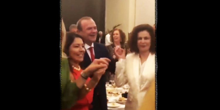 Juntos y revueltos: gente del PSOE, CC y PP celebrando el Día del Trono Marroquí (+ vídeo)