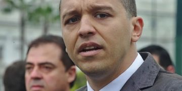 El líder de los nazis griegos de Amanecer Dorado se postula a Alcalde de Atenas desde la cárcel