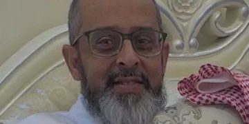 Publica en redes sociales críticas a la monarquía y lo condenan a muerte