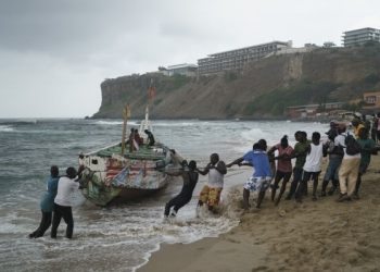 Otros 60 migrantes muertos que no llegaron a las portadas de Falsimedia