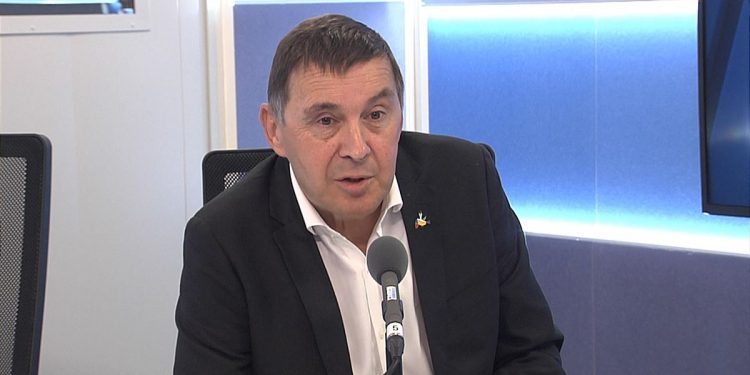 Otegi se acaba de postular para lehendakari y sueña con un tripartito