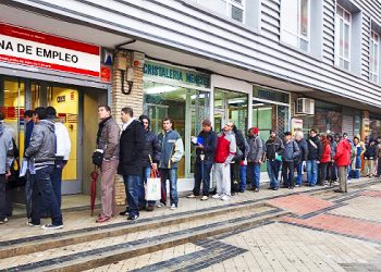 El mes de agosto registró un aumento del desempleo del 0,93% (24.826 personas)