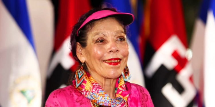 ROSARIO MURILLO. Notas sobre los cobardes, los claudicantes y las “floripondias”