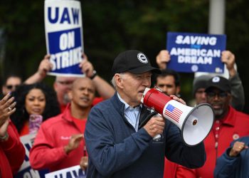 EE.UU. La falsa visita del presidente Biden al piquete obrero en Michigan