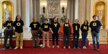 Se hacen pasar por turistas y entran en el Palacio de Buckingham con un mensaje republicano